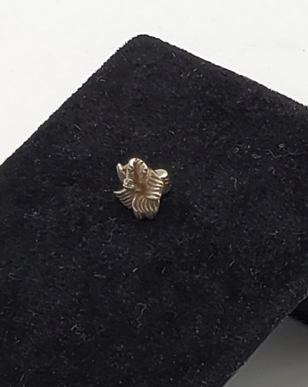 Vintage Hibiscus Silver Threaded Eye Pin Head