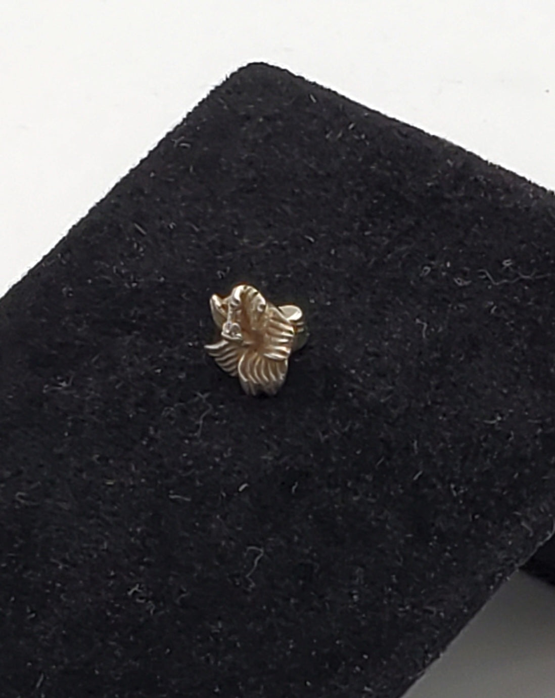 Vintage Hibiscus Silver Threaded Eye Pin Head