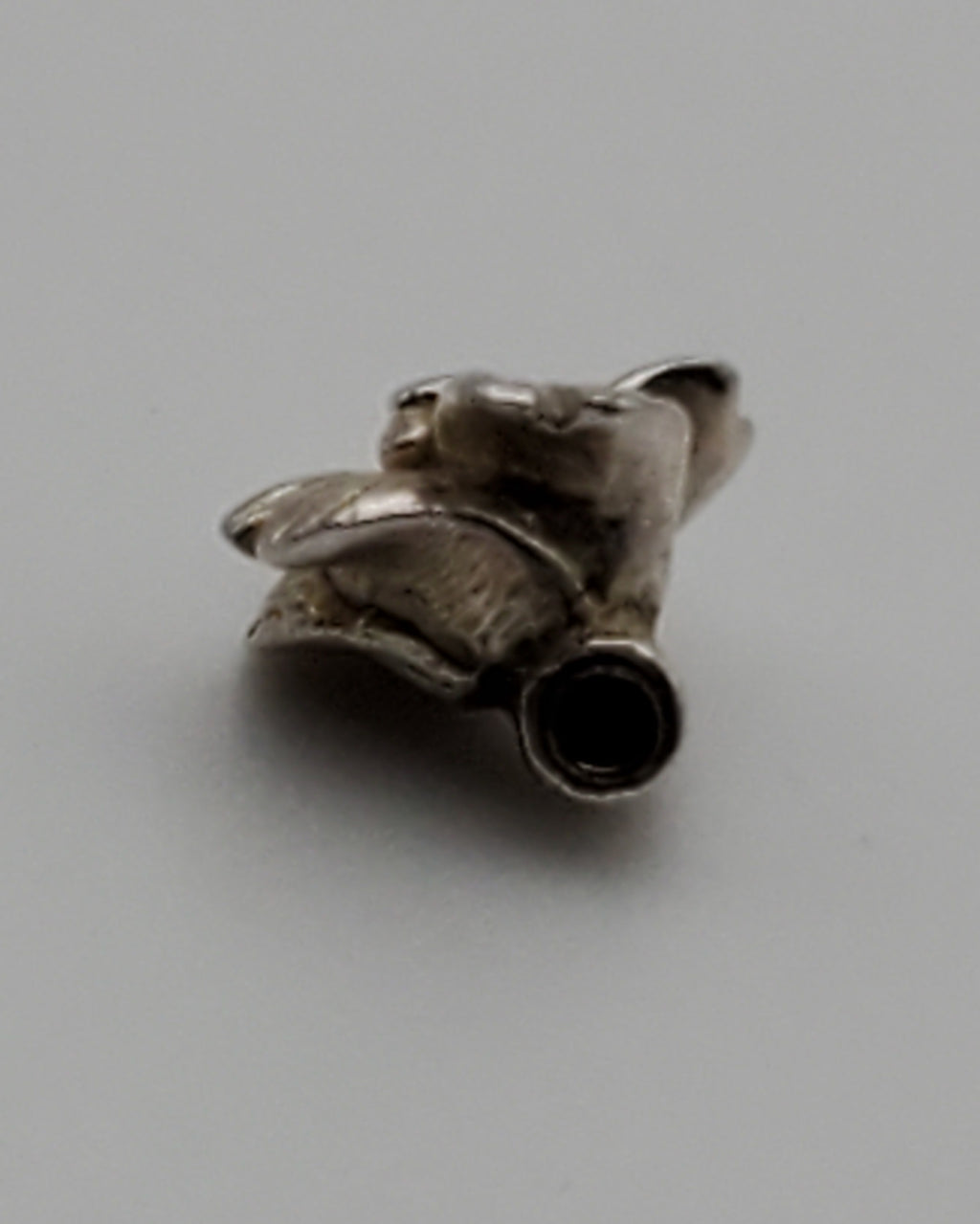 Vintage Hibiscus Silver Threaded Eye Pin Head