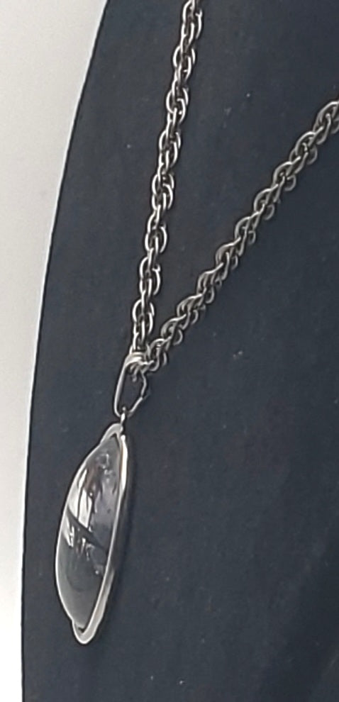 Vintage Butterfly Wing Background Beach Silhouette Pendant Necklace - 16.25"