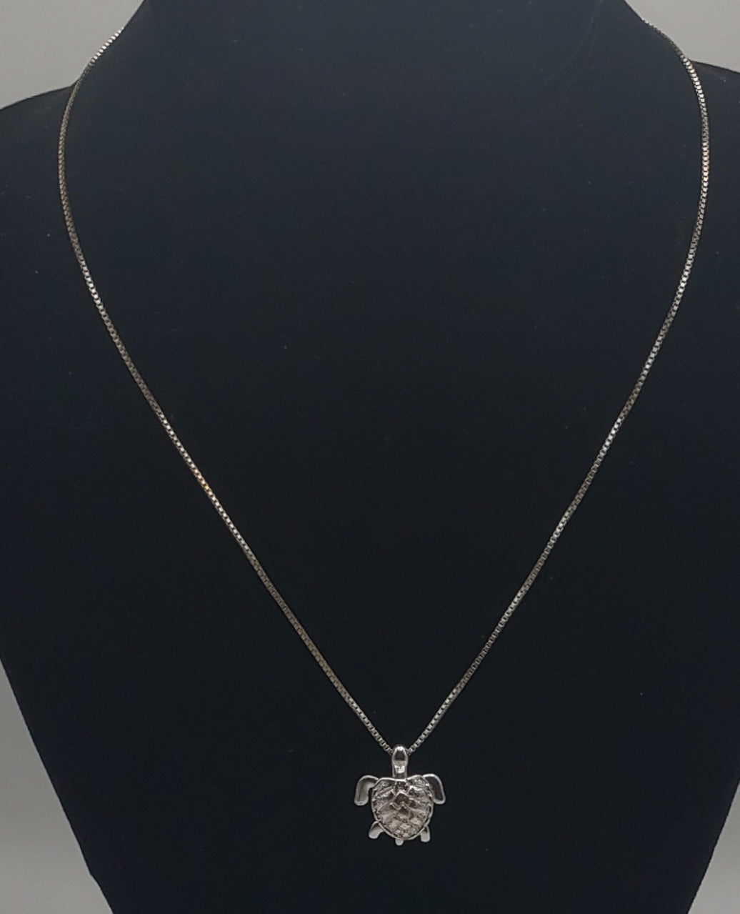 Articulated Sea Turtle Pendant Chain Necklace - 18.25"