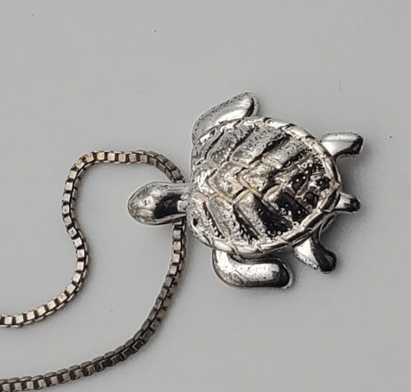 Articulated Sea Turtle Pendant Chain Necklace - 18.25"