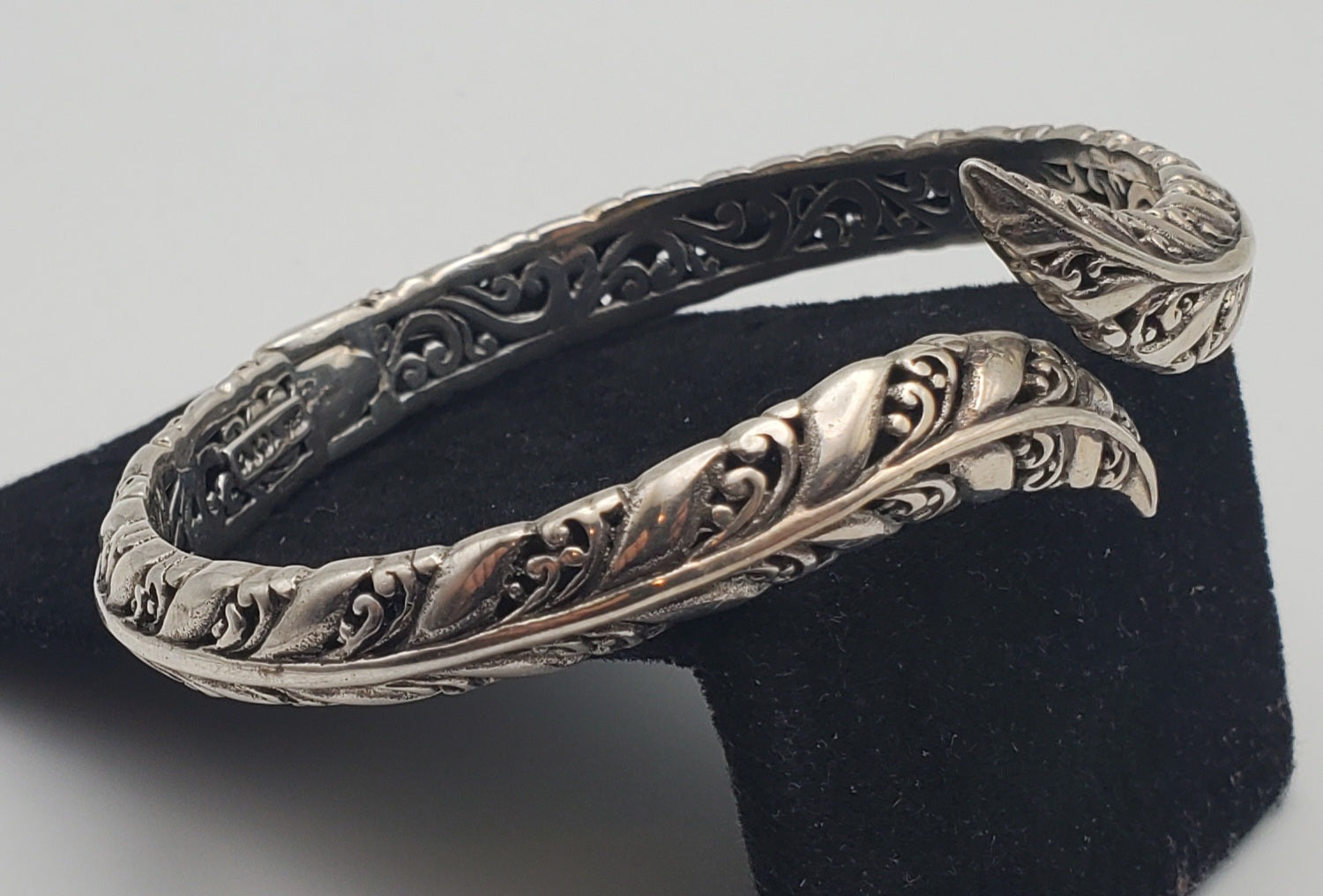 Sarda - Vintage Sterling Silver Filigree Hinged Bangle Bracelet