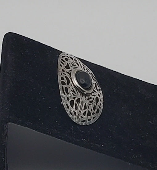 Sterling Silver Black Onyx Hammered Texture Pierced Design Brooch