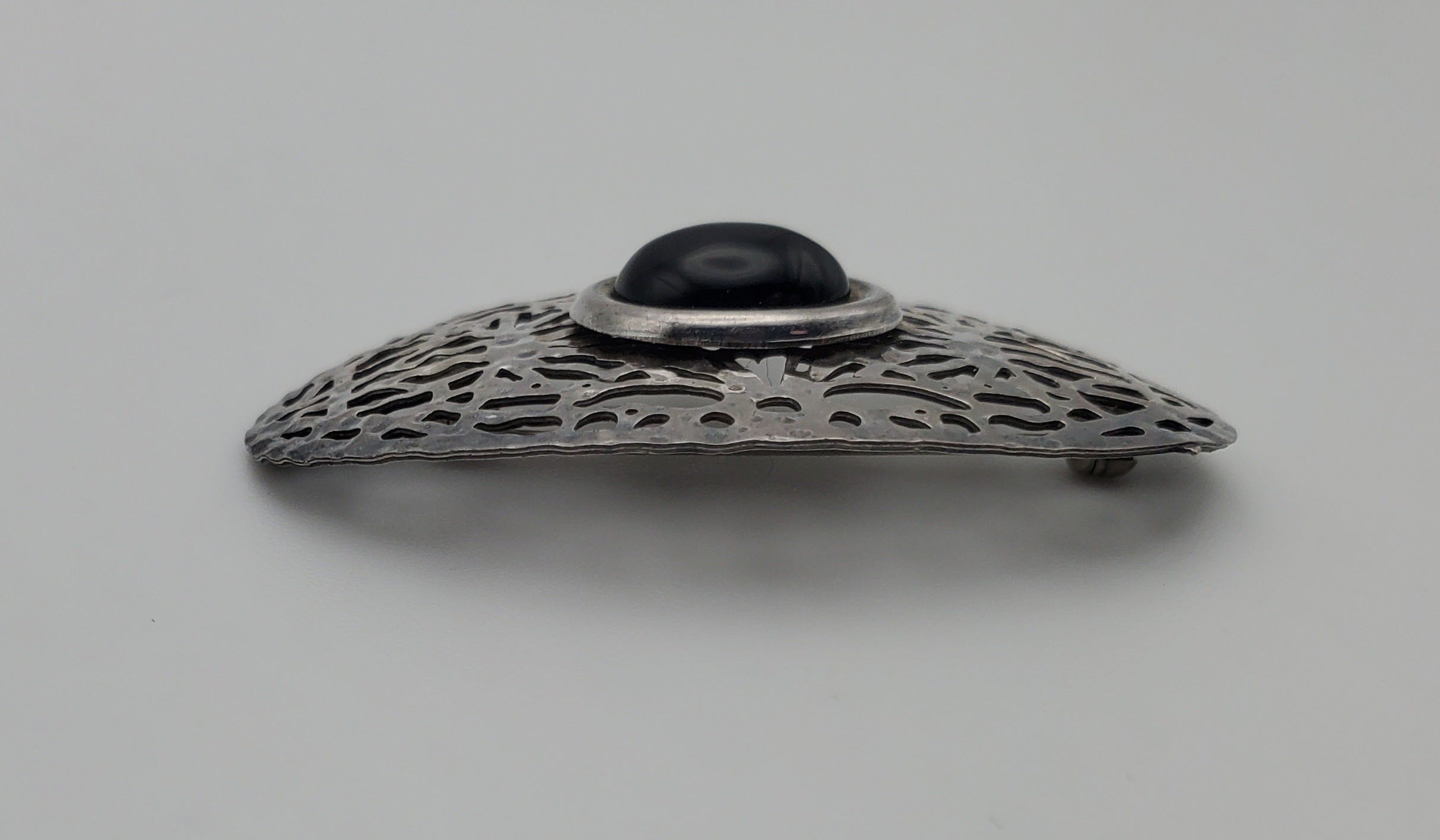 Sterling Silver Black Onyx Hammered Texture Pierced Design Brooch