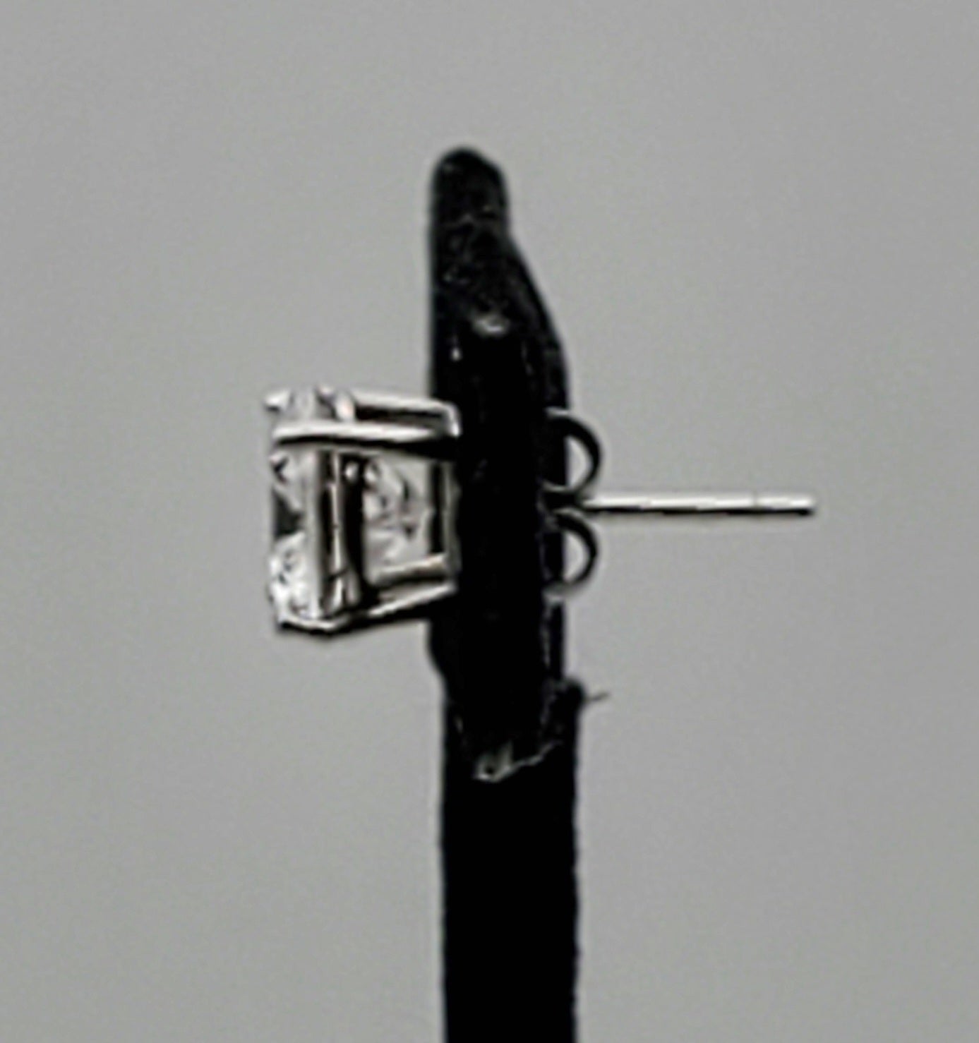 SINGLE Cubic Zirconia Sterling Silver Stud Earring