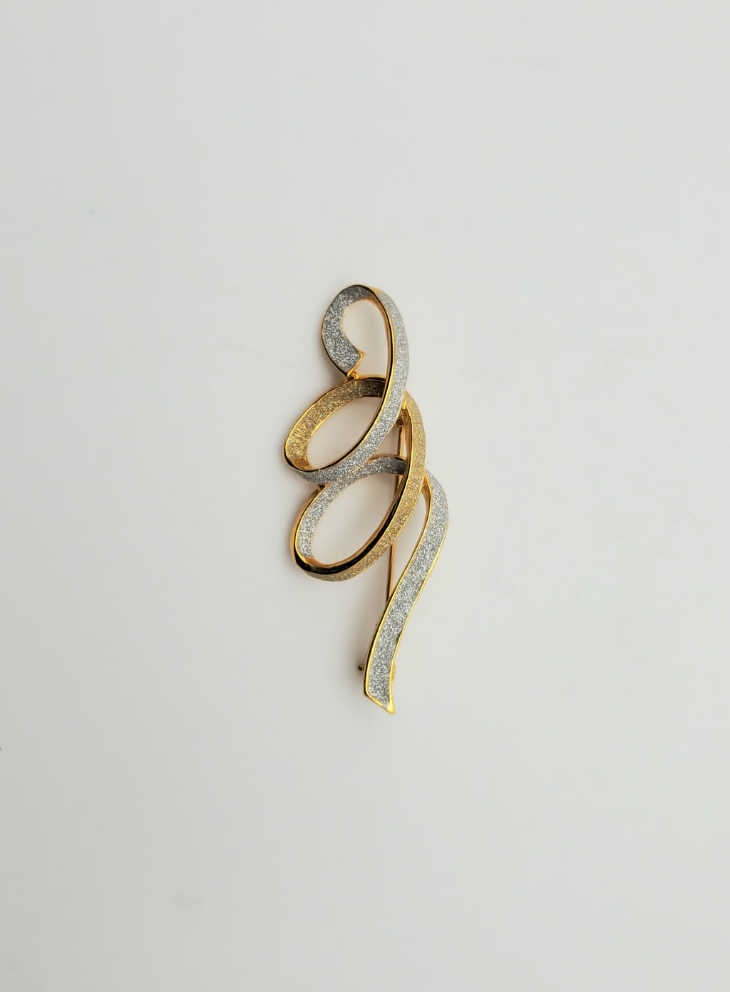 Vintage Gold Tone Glittery Twisted Ribbon Brooch