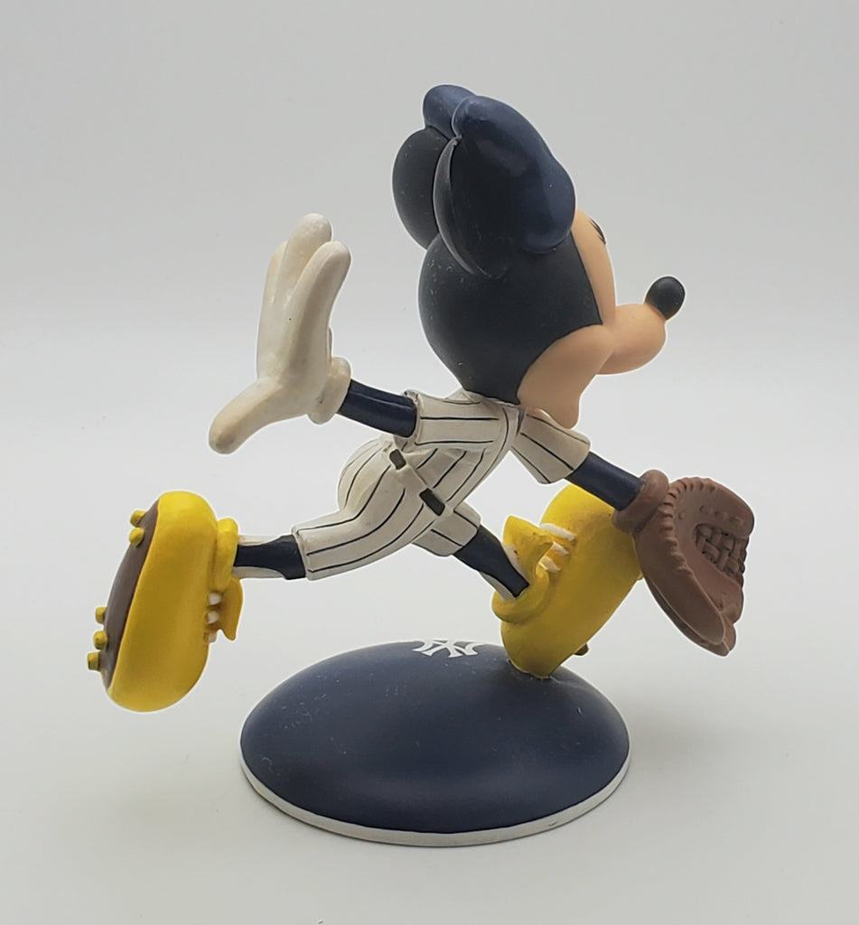 Danbury Mint - Minnie Mouse New York Yankees Second Baseman Figurine – Home  Again Vintage