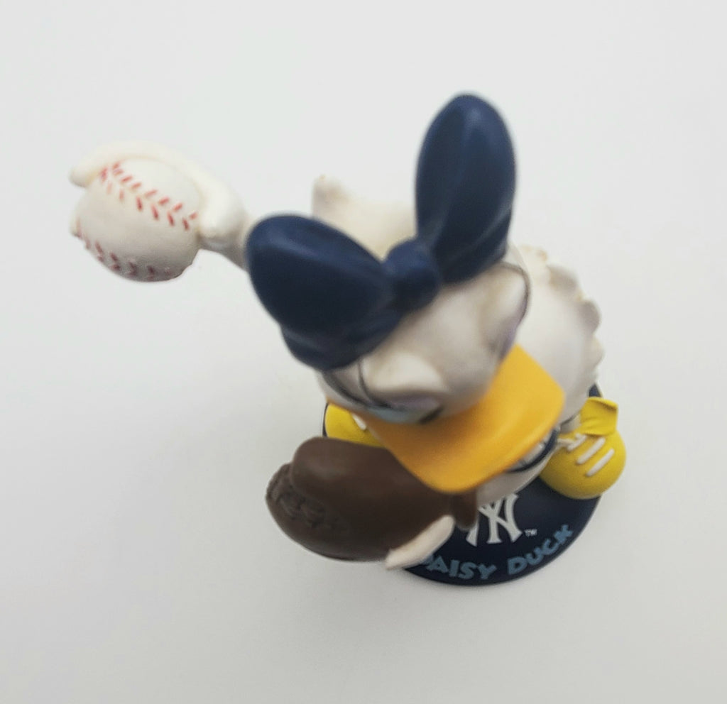 Danbury Mint - Minnie Mouse New York Yankees Second Baseman Figurine – Home  Again Vintage