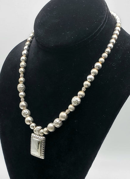 Silver Tone Graduated Bead Pendant Necklace