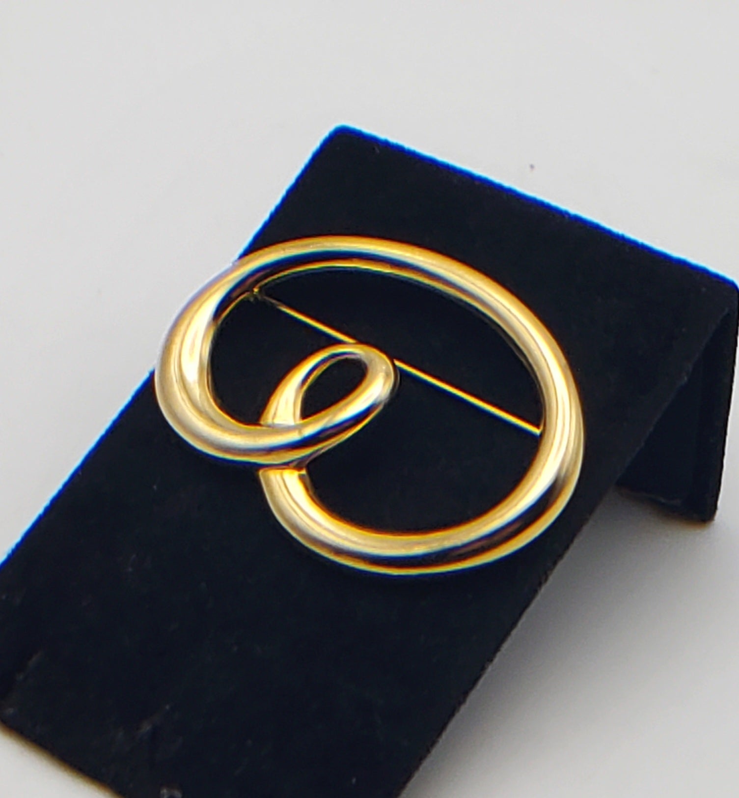 Gold Tone Metal Curly Brooch