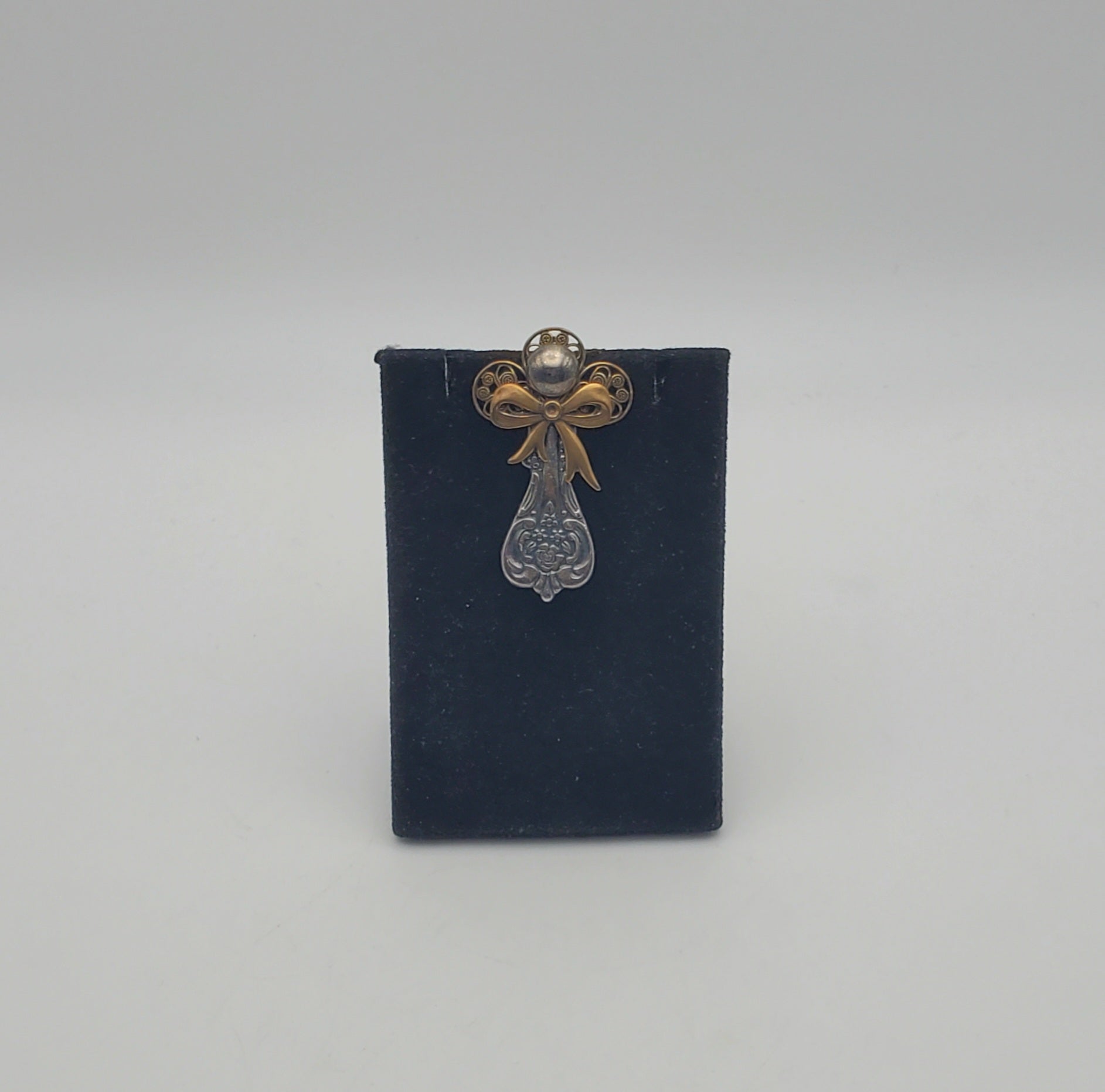 Kat's Creations - Vintage Silver Tone Figural Angel Design Brooch