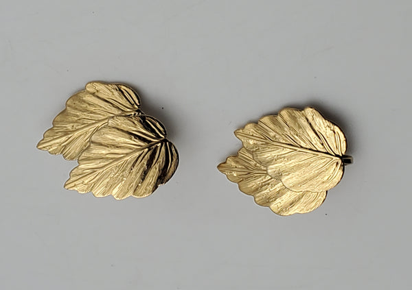 Trifari - Vintage Gold Tone Detailed Leaves Clip-On Earrings