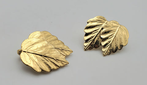 Trifari - Vintage Gold Tone Detailed Leaves Clip-On Earrings