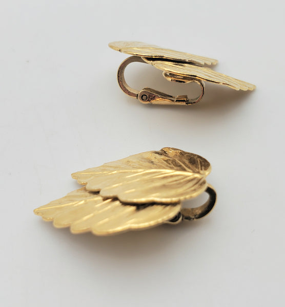 Trifari - Vintage Gold Tone Detailed Leaves Clip-On Earrings