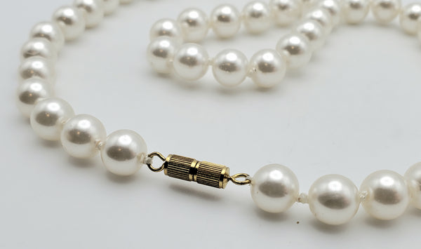 Vintage Single Strand Faux Pearl Necklace with Gold Tone Screw Clasp - 18.5"