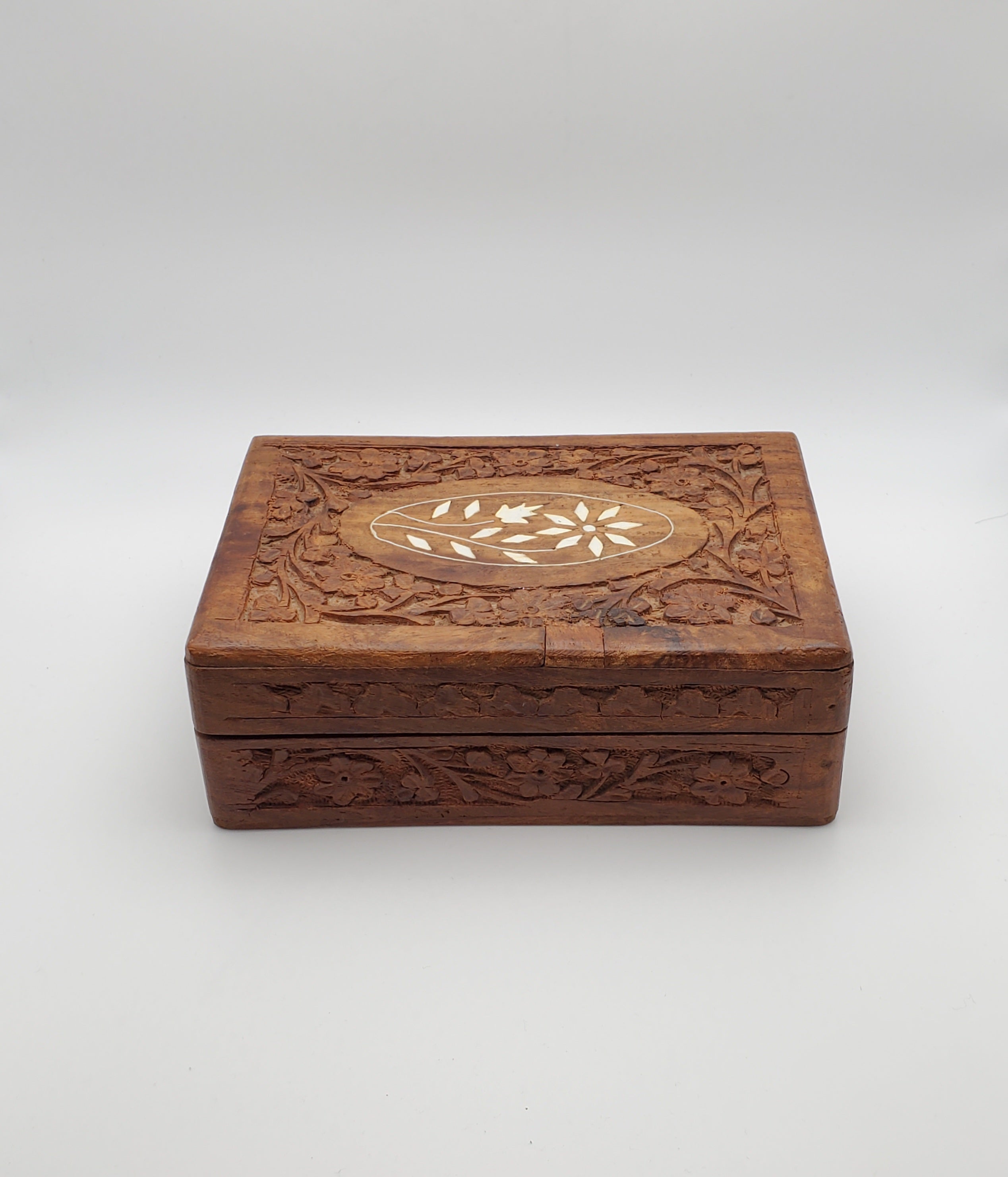 Vintage Carved Wood Floral Decoration Jewelry Box