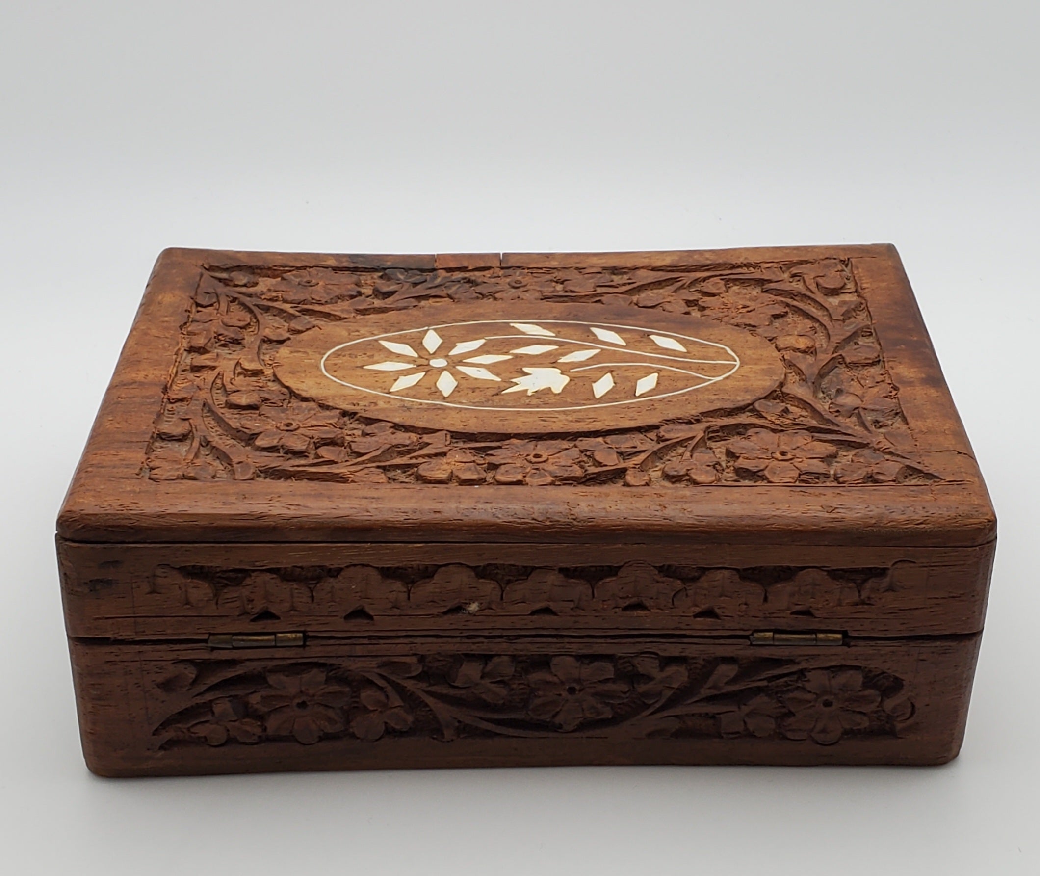Vintage Carved Wood Floral Decoration Jewelry Box