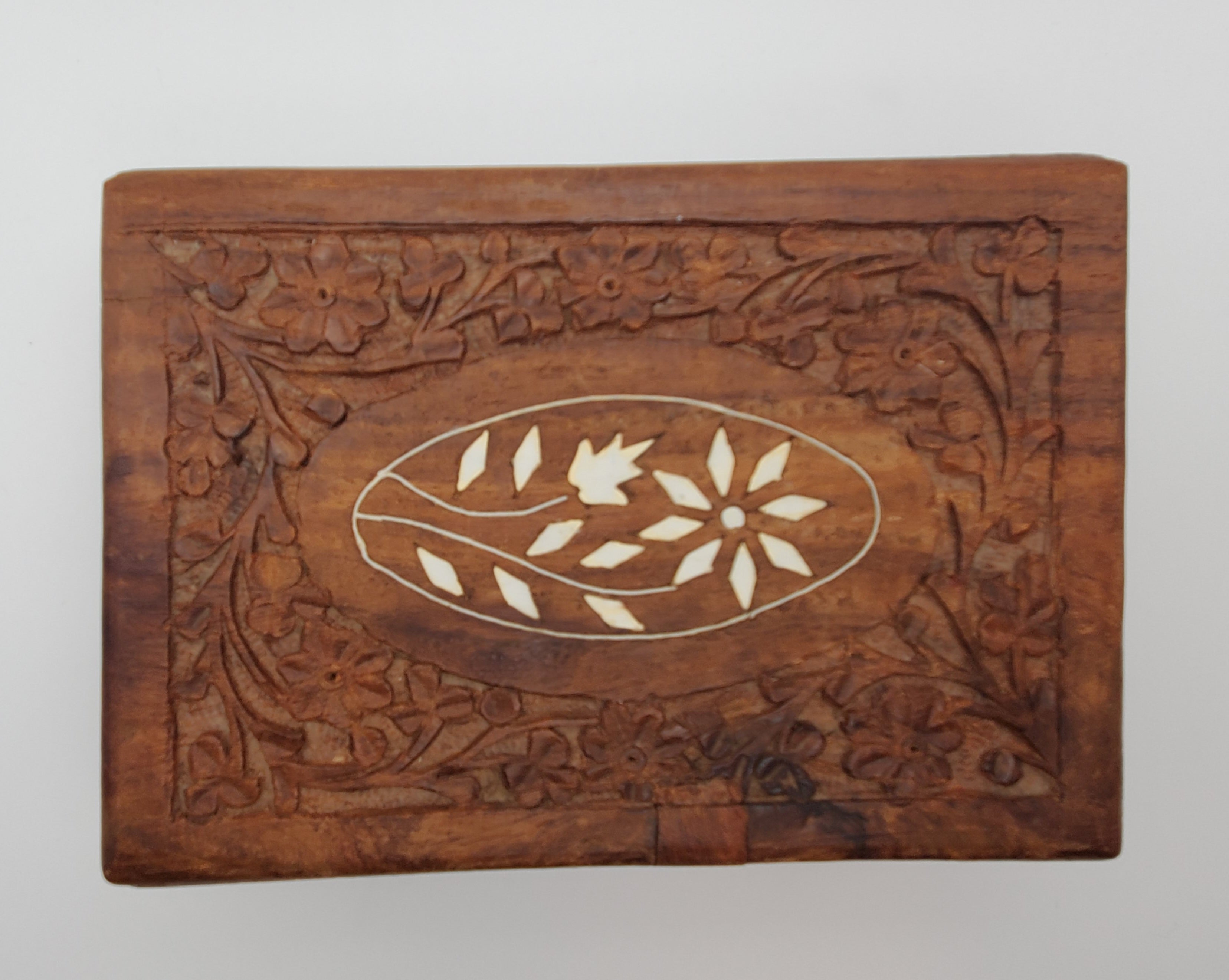 Vintage Carved Wood Floral Decoration Jewelry Box