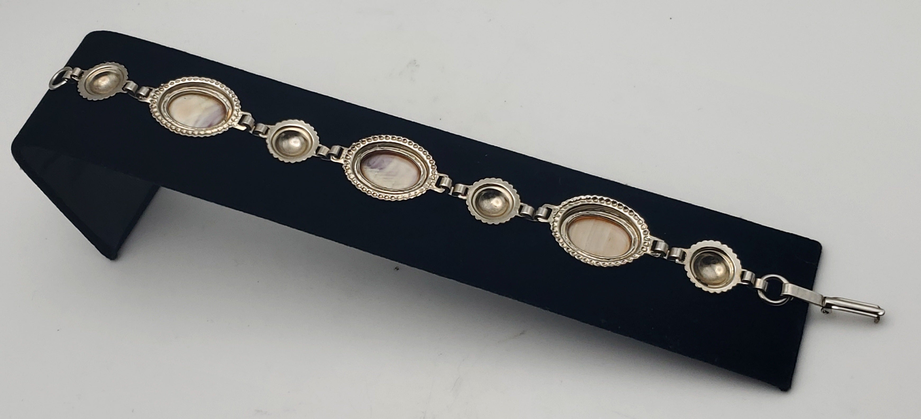 Vintage Silver Tone Metal Carved Shell Link Bracelet