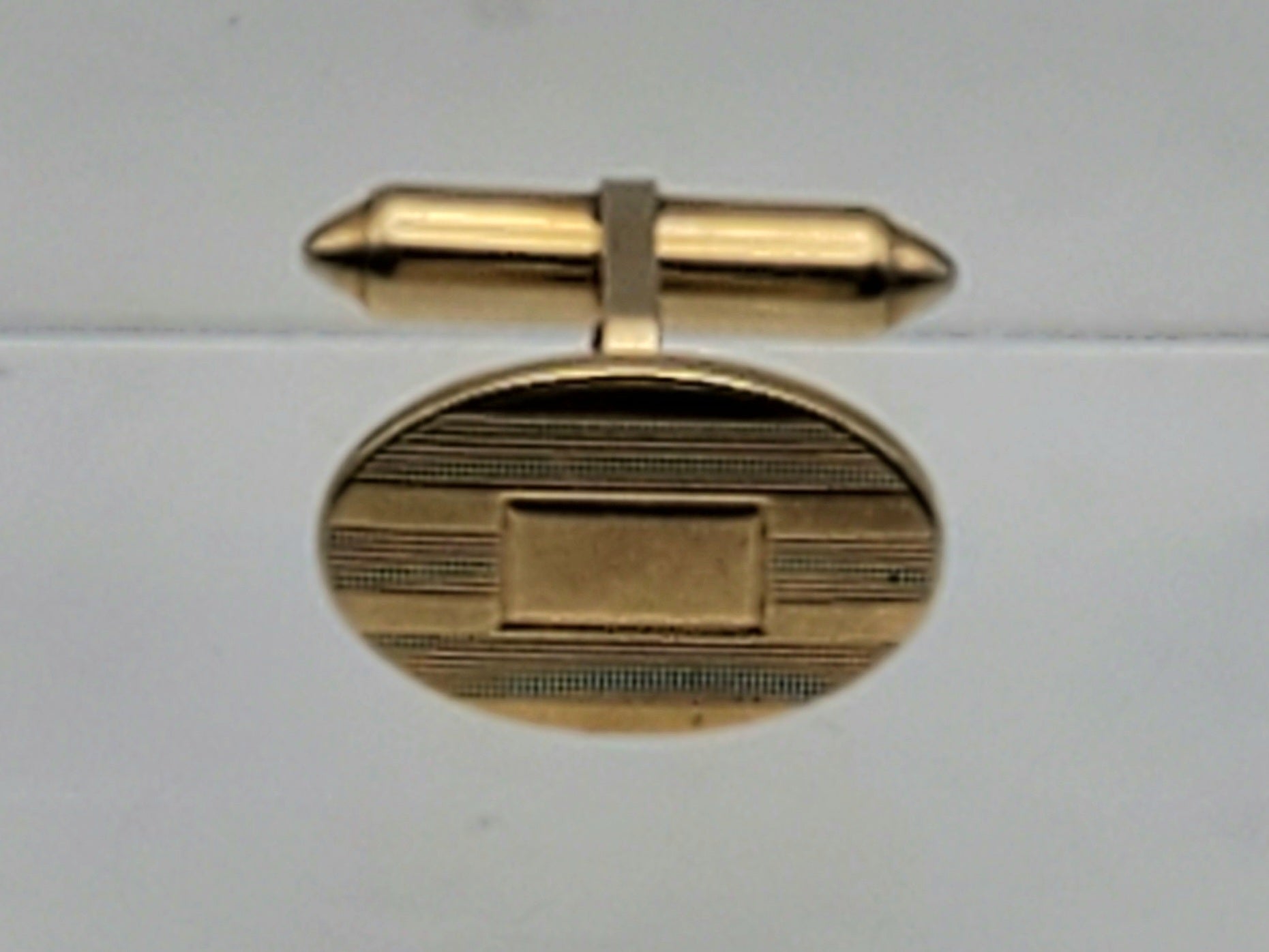 UNMATCHED Krementz - Vintage Gold Tone Metal Cufflink