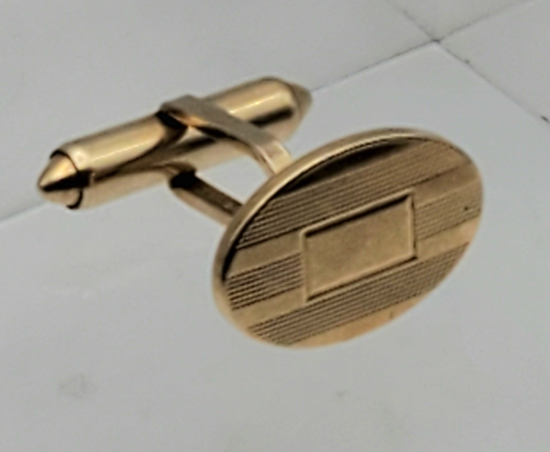 UNMATCHED Krementz - Vintage Gold Tone Metal Cufflink