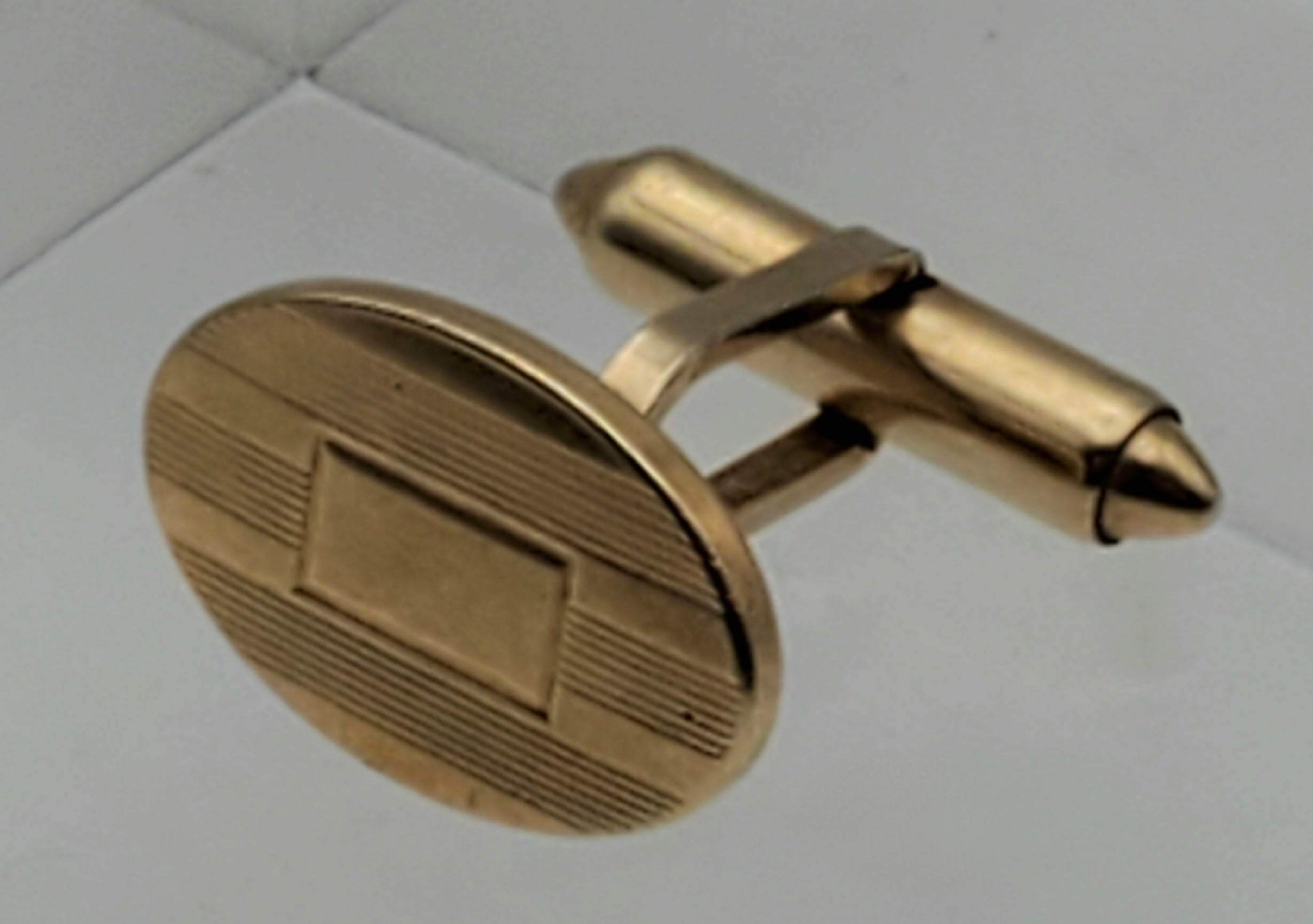 UNMATCHED Krementz - Vintage Gold Tone Metal Cufflink