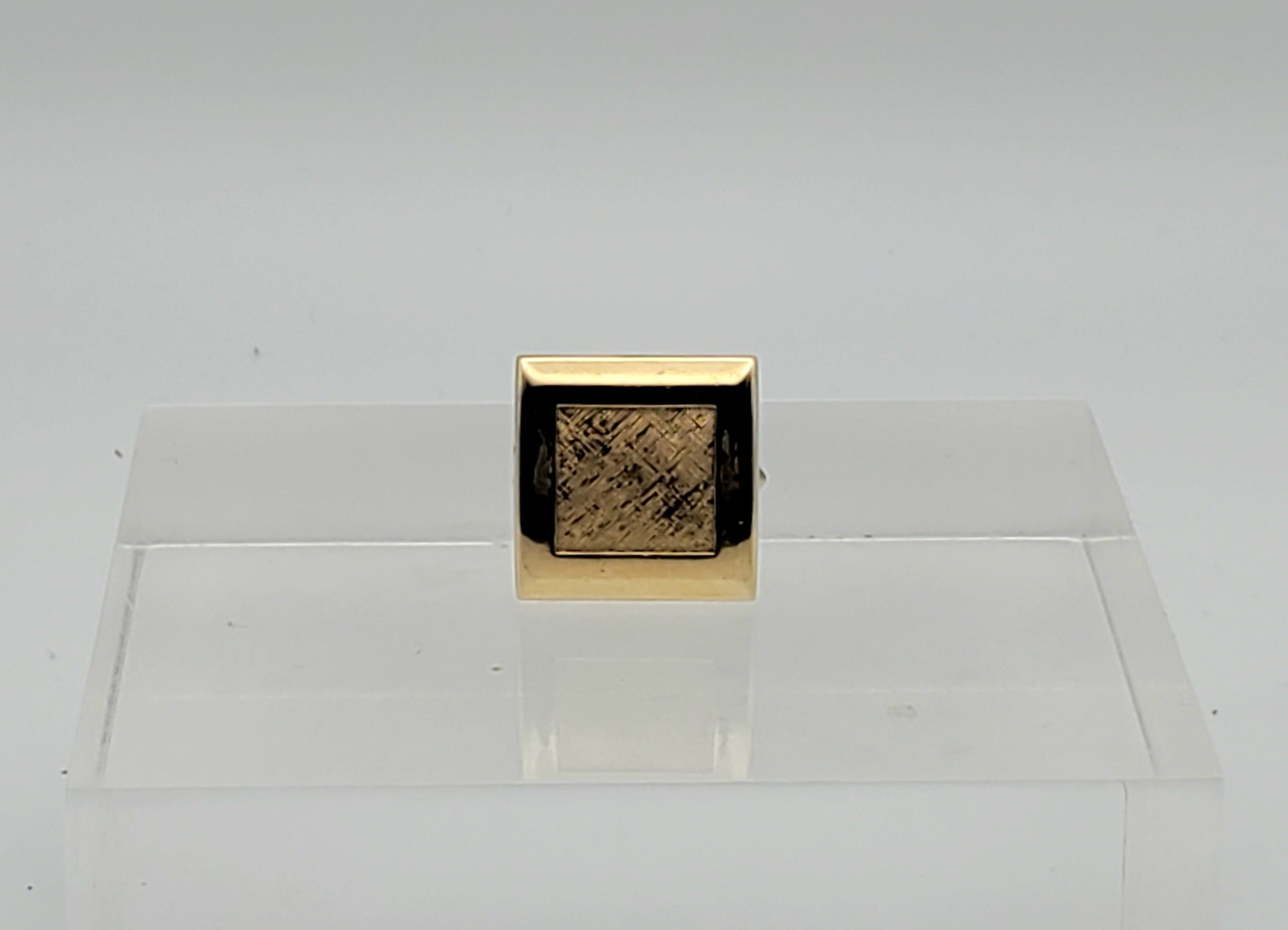 UNMATCHED Swank - Vintage Gold Tone Metal Cuff Link