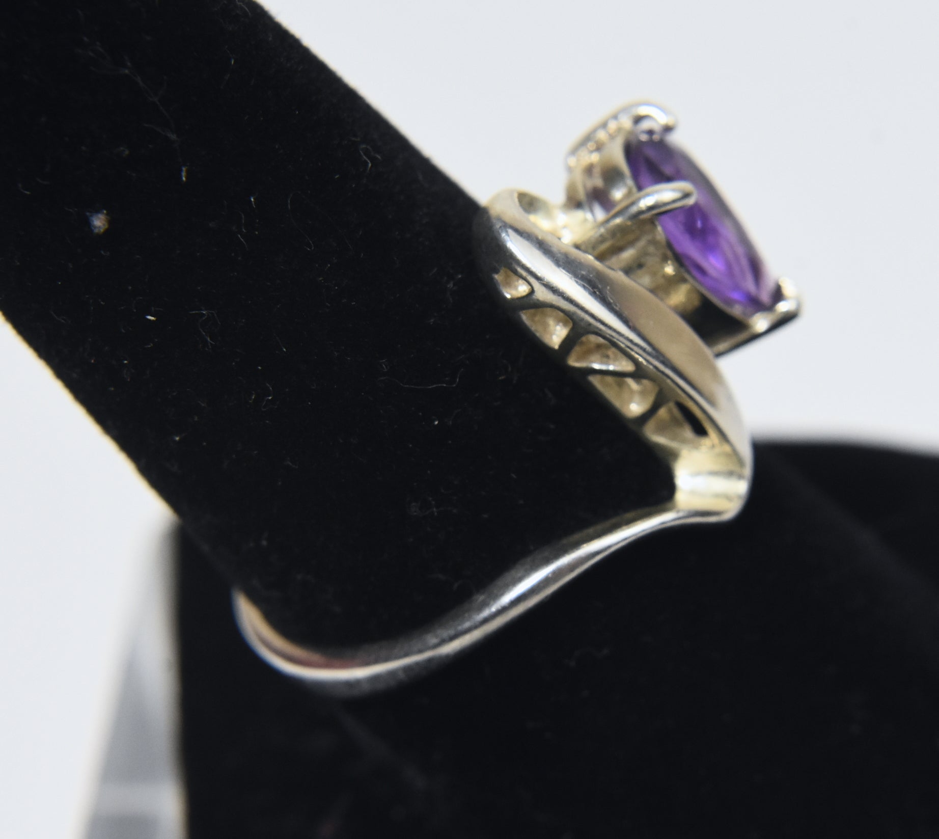 Sterling Silver Amethyst Twist Shank Ring - Size 8