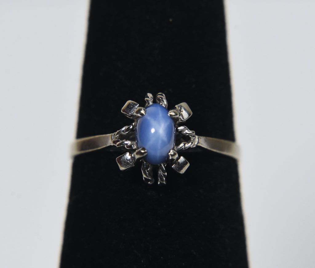 10k White Gold Star Sapphire Ring - Size 5.75