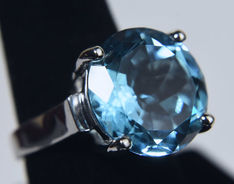Large Round Brilliant Cut Blue Topaz Sterling Silver Ring - Size 8