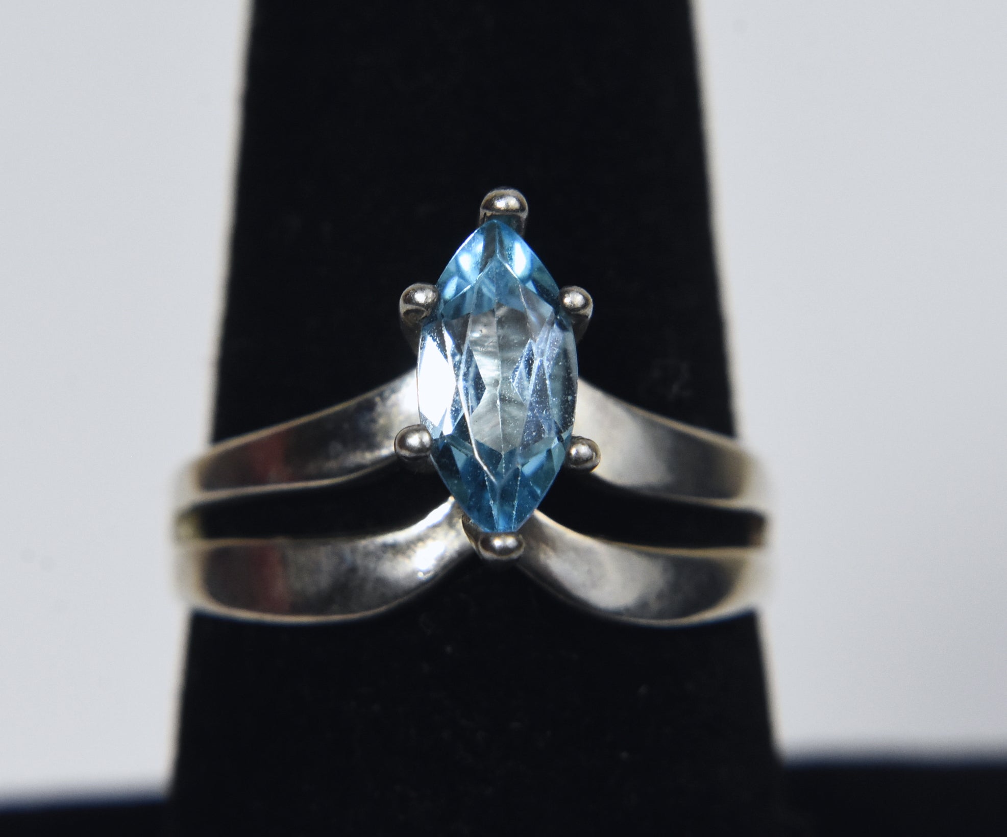 Sterling Silver Split Shank Chevron Ring with Light Blue Stone - Size 7.75