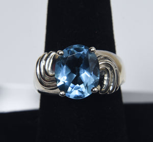 Sterling Silver Blue Topaz Ribbed Modern Design Ring - Size 8