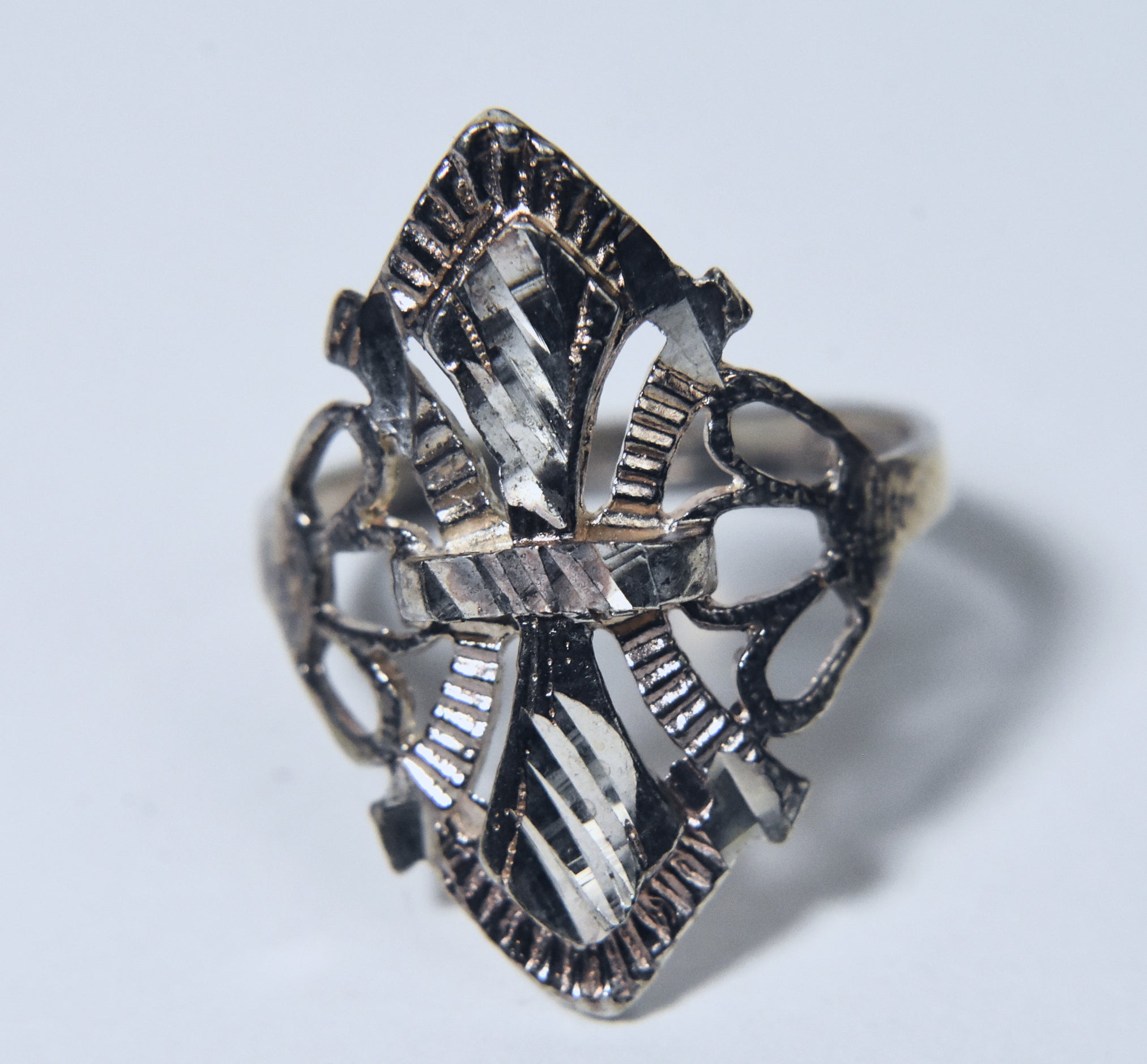 Sterling Silver Pierced Design Ring - Size 7