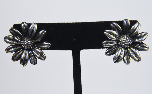 Sterling Silver Daisy Flower Stud Earrings