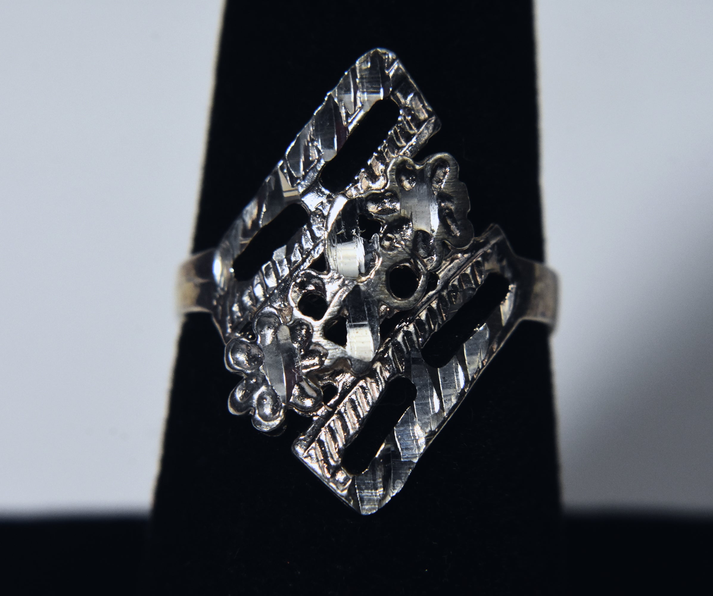 Sterling Silver Pierced Design Floral Motif Ring - Size 7