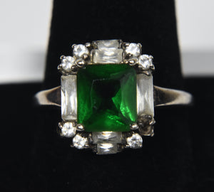 Krementz - Vintage Sterling Silver Simulated Emerald and Rhinestone Ring - Size 11