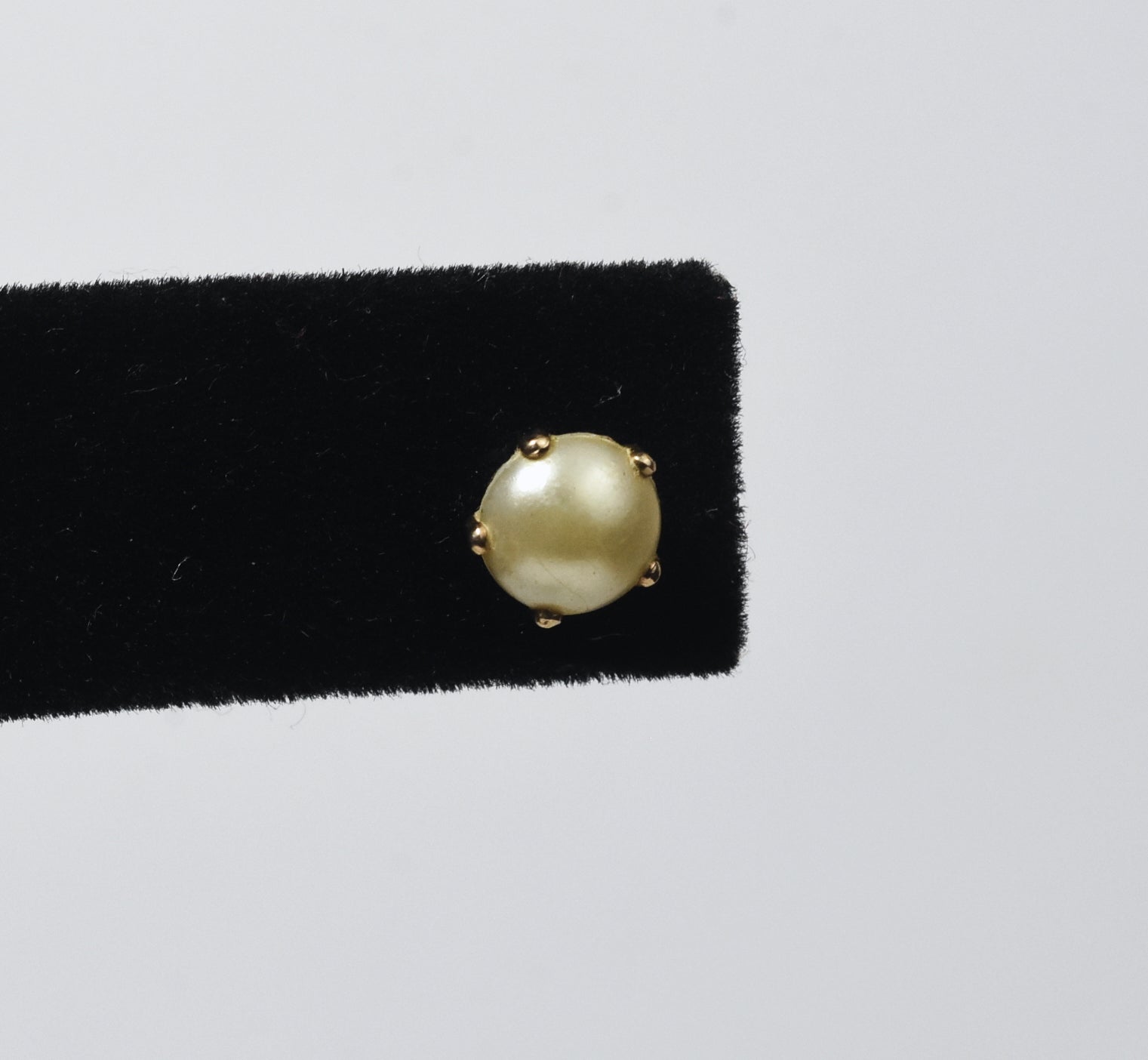 Vintage Faux Pearl Gold Tone Screw Back SINGLE Stud Earring