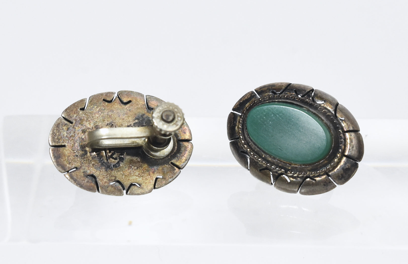 Vintage Green Bakelite Screw Back Earrings