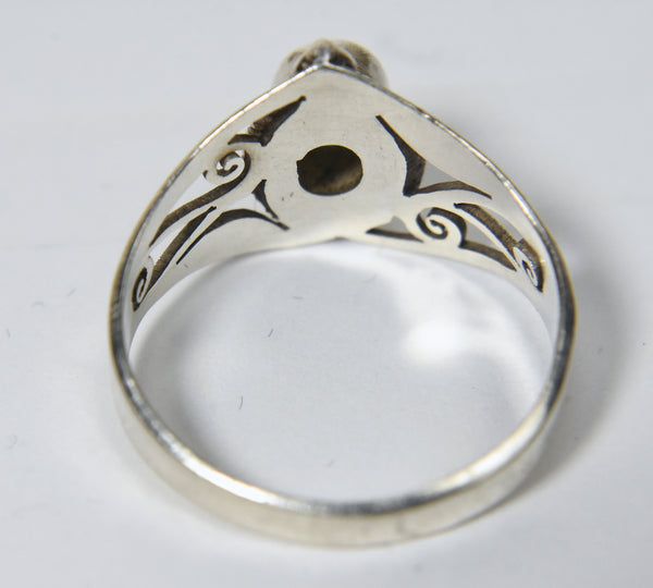 Vintage Handmade Beautiful Peridot Pierced Design Sterling Silver Ring - Size 8.5