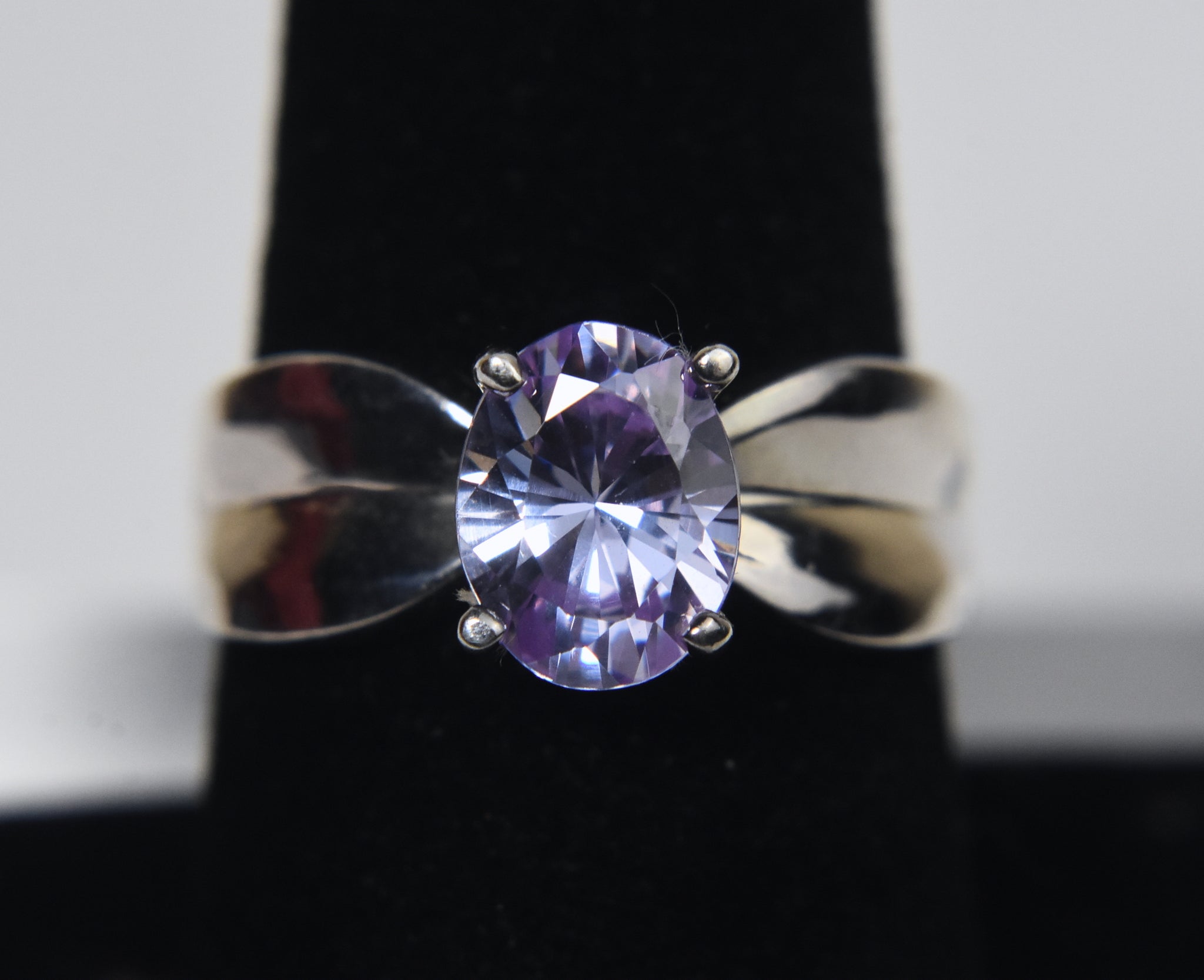 Sterling Silver Purple Oval Cut Ring - Size 8
