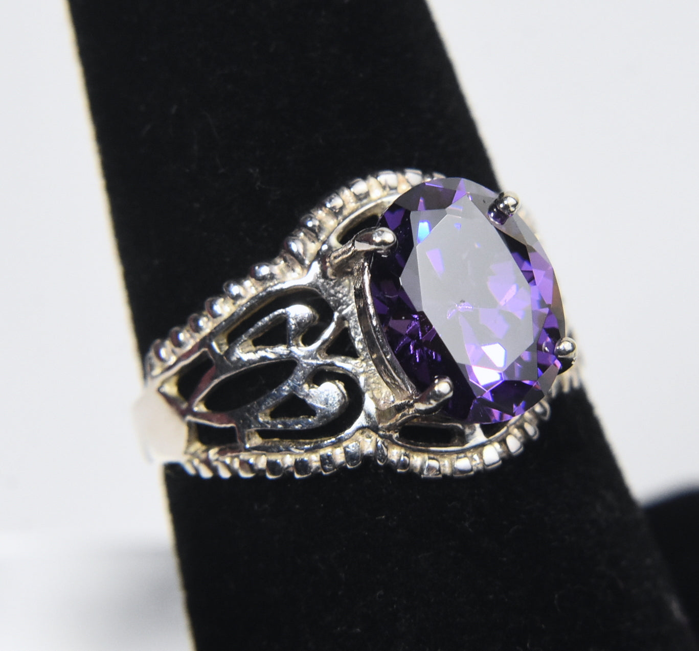 Sterling Silver Amethyst Pierced Design Ring - Size 7