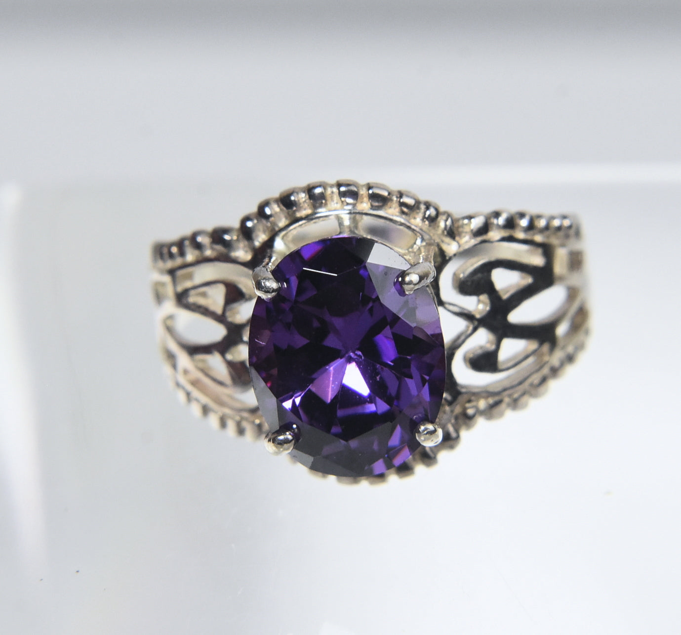 Sterling Silver Amethyst Pierced Design Ring - Size 7