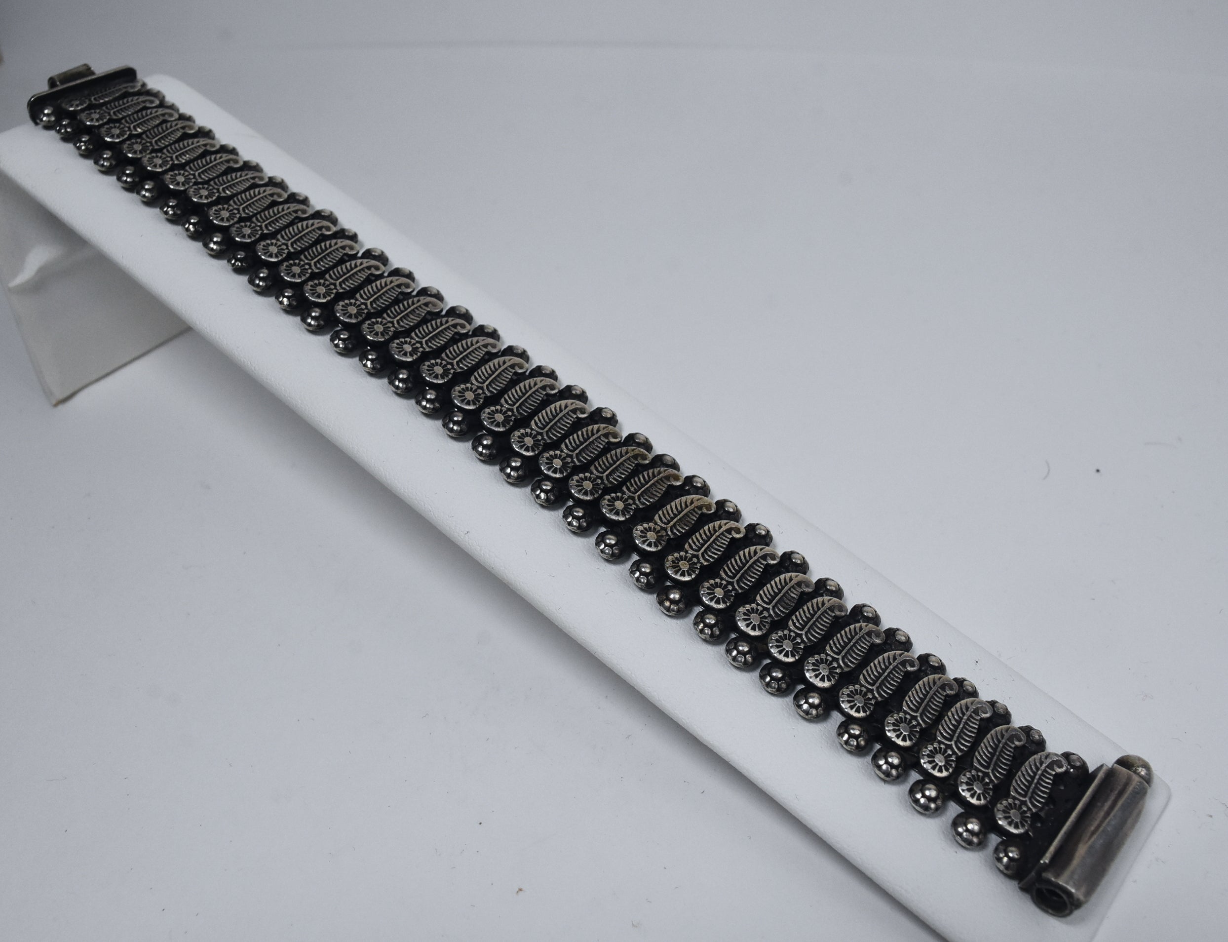 Vintage Rajasthan Silver Heavy Flexible Feather Link Bracelet