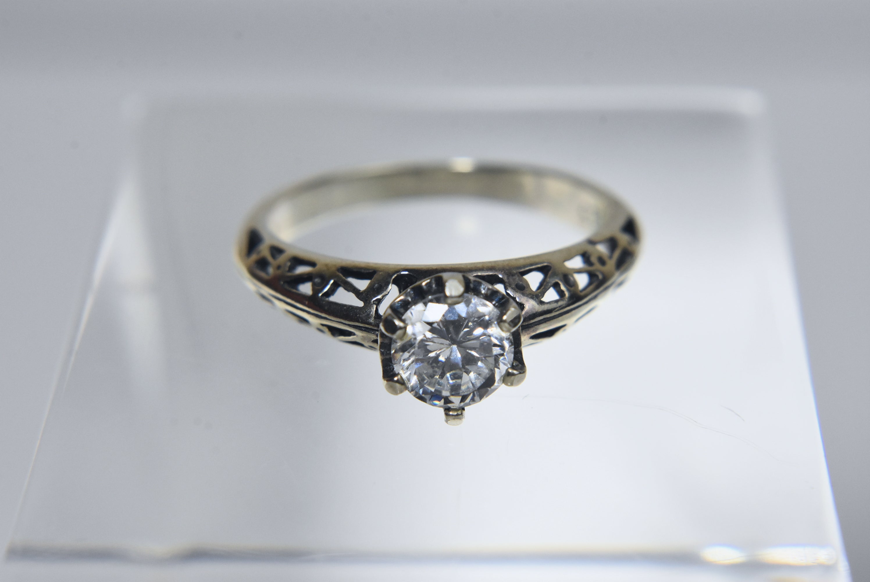 Sterling Silver Pierced Shank Cubic Zirconia Ring - Size 7.75