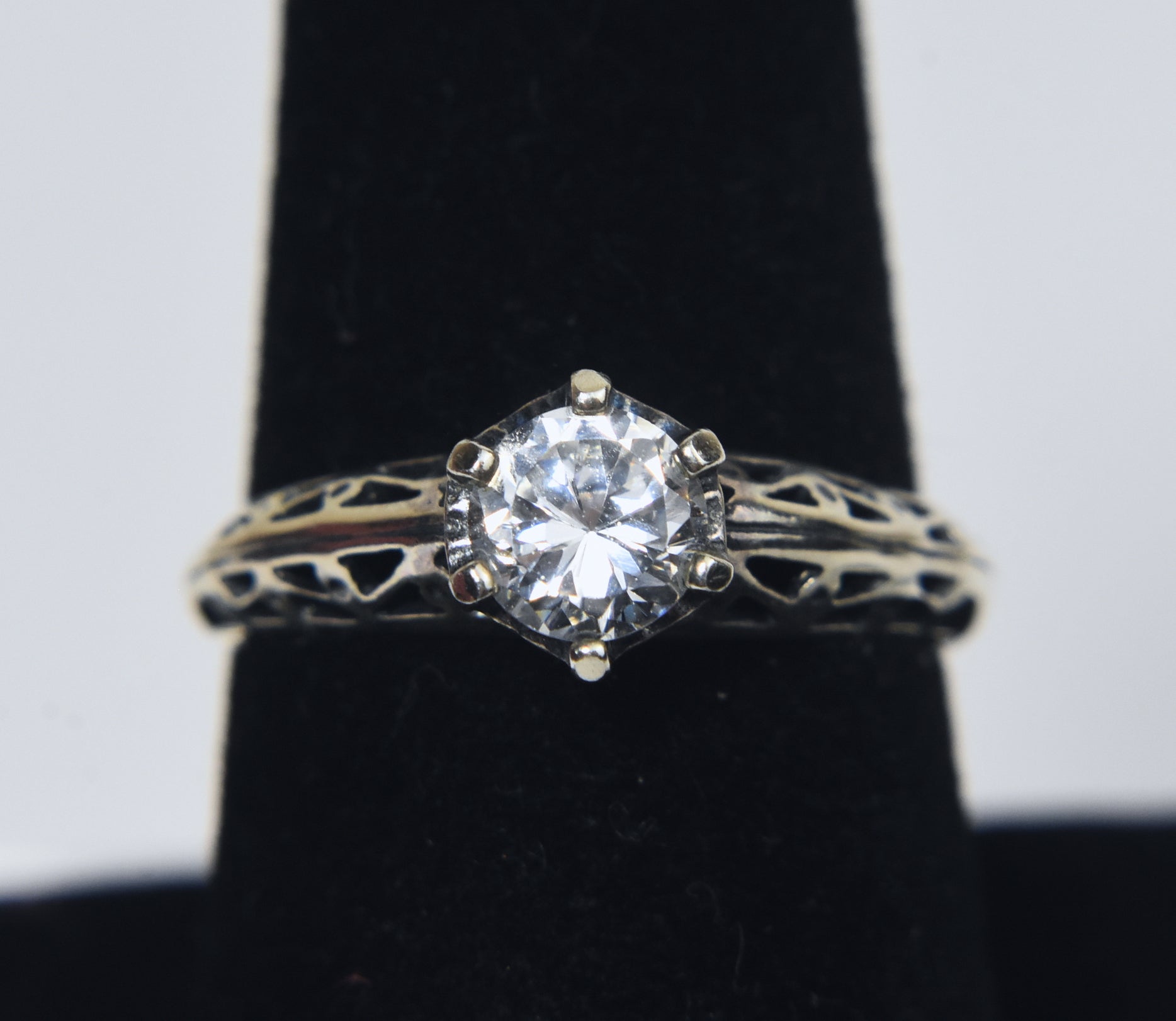 Sterling Silver Pierced Shank Cubic Zirconia Ring - Size 7.75