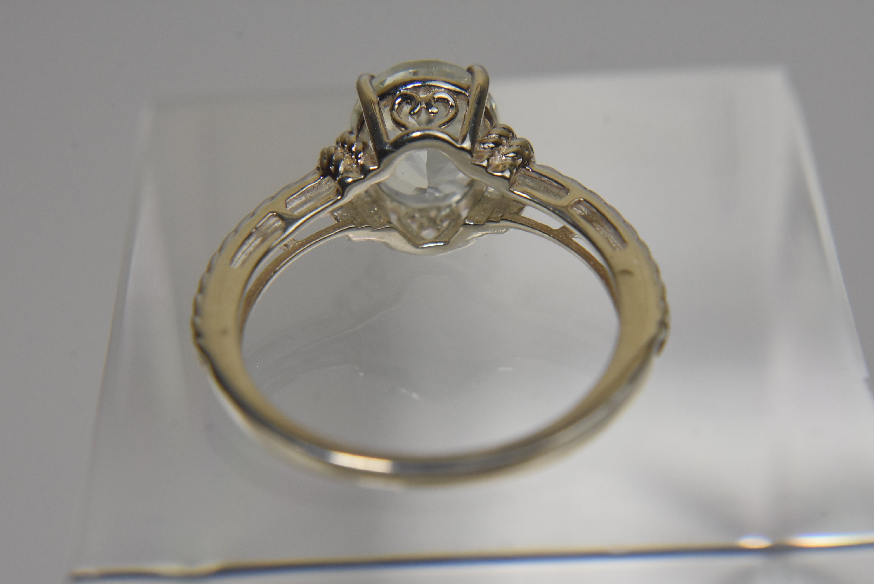 Sterling Silver Ring with Very Light Yellow Stone - Size 9