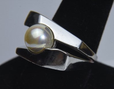 Modern Design Sterling Silver Faux Pearl Ring - Size 10