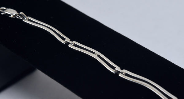 Sterling Silver Wavy Link Bracelet with Tiny Diamonds
