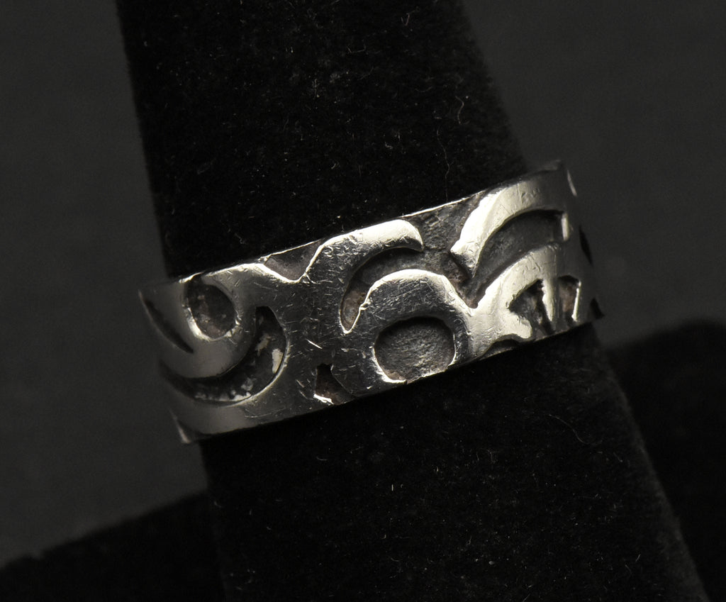 Vintage Abstract Design Ring - Size 8.25